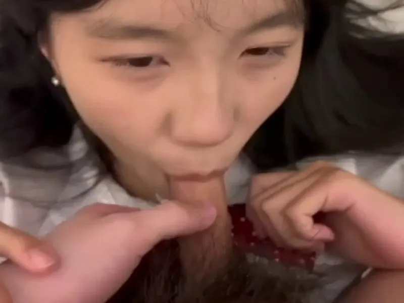 Em loli dễ thương liếm buồi biến em thành con đào nứng lồn p2